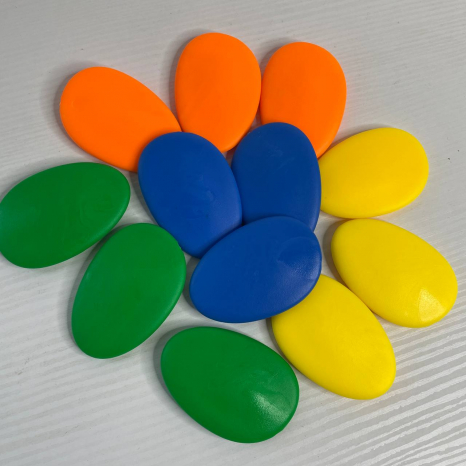 Набір кольорових камінчиків для ігор 12 штук