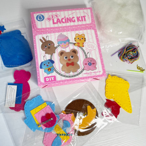 Поший сам брелочки фетрові 6 шт, заготівки, нитки,  2 пластикові голки, наповнювач: вата, очі, ланцюжки, L 569 C