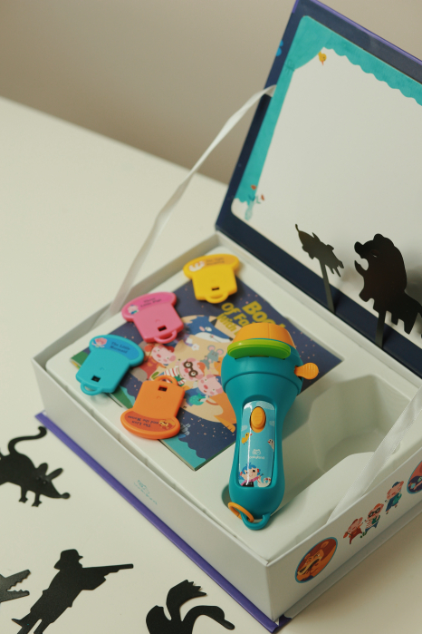 Детский фонарик-проектор со сказками и театром теней TookyLand LT279