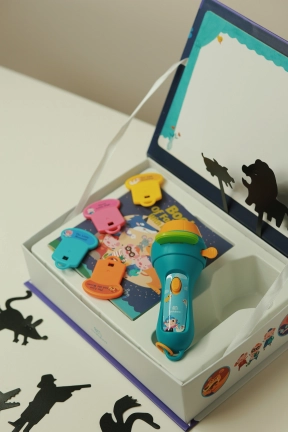 Дитячий ліхтарик-проектор з казками і театром тіней TookyLand LT279