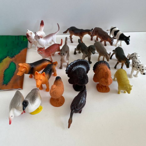 Фігурки  тварин Ферма (свійські тварини) 20 штук в наборі HU M 0256 U/R