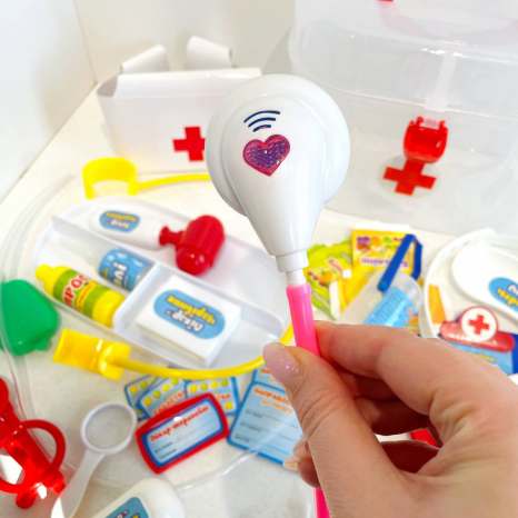Набор доктора стетоскоп, шприц, очки, 36 предметов в чемодане M 0461 U/R