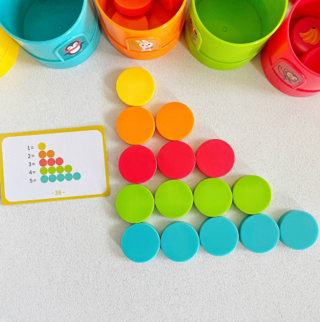 Гра "Класифікація кольорів"  20 карток із завданнями, 25 фішок,5 різнокольорових будиночка