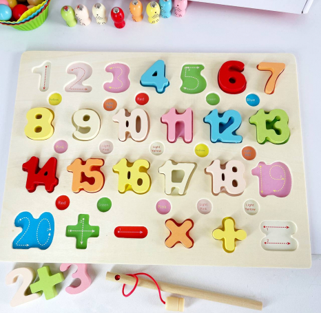 Дерев'яна багатофункціональна математична дошка з цифрами,математичними знаками, магнітною риболовлею MD 0826