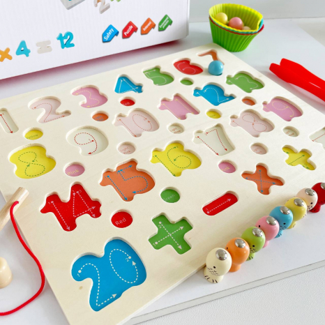 Дерев'яна багатофункціональна математична дошка з цифрами,математичними знаками, магнітною риболовлею MD 0826