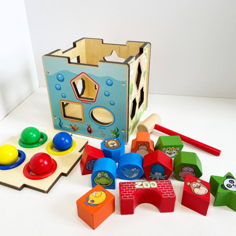 Дерев'яна іграшка Центр розвиваючий MD 0828 куб,сортер,фігури 12шт.,стукалка,кульки 4шт,молоток,кор.