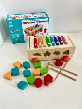 Дерев'яна іграшка - каталка Сортер із геометричними фігурами та ксилофоном