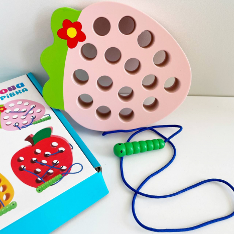 Дерев`яна шнурівка Фрукти Полуниця MD 1228