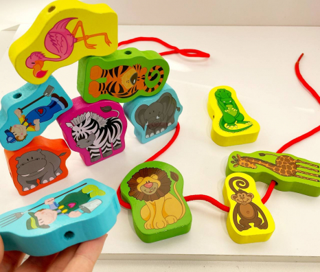 Дерев'яна іграшки шнурівка з крупними деталями MD 1263 тварини Африки