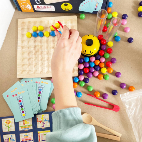 Дерев'яна іграшка на швидкість реакції (мозаїка) із картками, дерев'яними кульками, дзвінком та колбочками