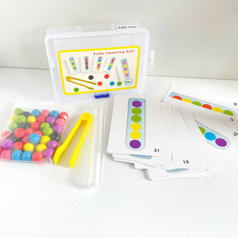 Дитячий набір для сортування з картками, кульками та пінцетом