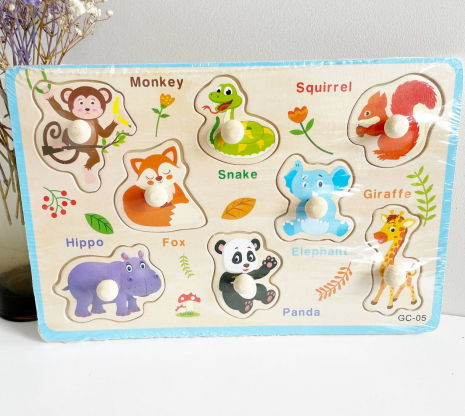 Дерев'яна іграшка рамка-вкладиш з ручками Тварини MD 1864