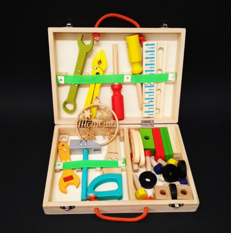 Деревянный набор инструментов в чемоданчике  / Набір інструментів у валізі MD 2324