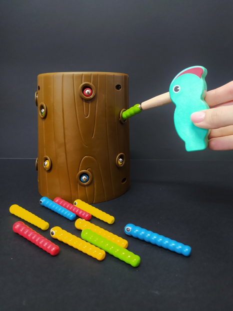 Магнітна гра "Дятлик" Впіймай черв'ячка