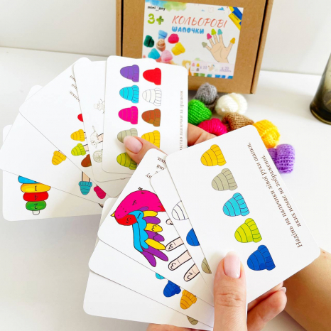 Розвиваюча дитяча гра з картками завданнями "Кольорові шапочки" MMT-006