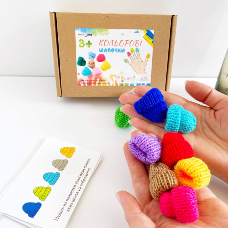 Розвиваюча дитяча гра з картками завданнями "Кольорові шапочки" MMT-006