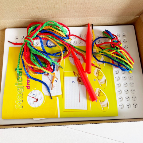 Шнуровальный планшет по методике Монтессори