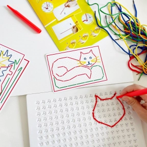 Шнуровальный планшет по методике Монтессори