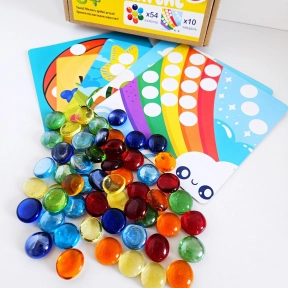 Яскрава мозаїка з кольоровими камінчиками марблс