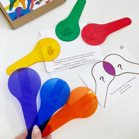 Розвиваюча дитяча гра зі світловими фільтрами та картками-завданнями Кольорові фантазії