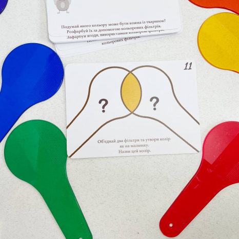 Розвиваюча дитяча гра зі світловими фільтрами та картками-завданнями Кольорові фантазії