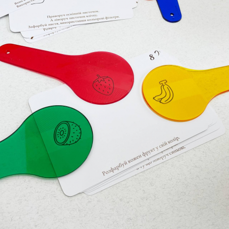 Розвиваюча дитяча гра зі світловими фільтрами та картками-завданнями Кольорові фантазії