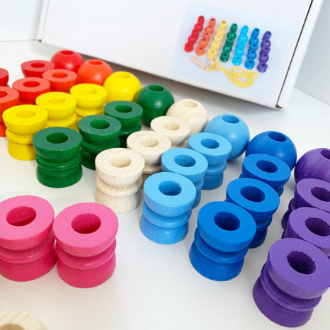 Дерев'яна іграшка Шнурівка намисто в коробці, ТАТО