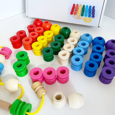 Дерев'яна іграшка Шнурівка намисто в коробці, ТАТО