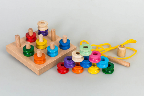 Дерев'яна іграшка шнурівка Пірамідка Котушки в коробці