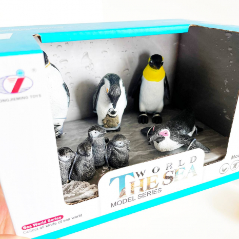 Ігровий набір фігурок Пінгвіни, 3 види (у 2-х видах білі ведмеді). Q9899-P8