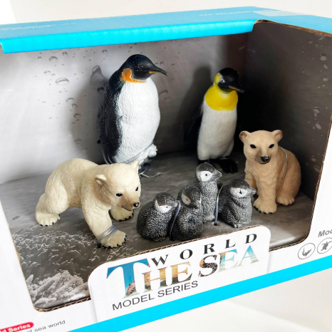 Ігровий набір фігурок Пінгвіни, 3 види (у 2-х видах білі ведмеді). Q9899-P8