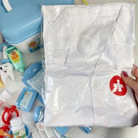 Набір лікаря в боксі з халатом, 35 елементів лікарських інструментів, муляжі, QB 183-02