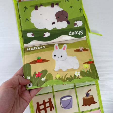Багатофункціональна книга - підвіска на ліжко 2 в 1: Ферма (шуршалка, дзеркало, зав'язки)