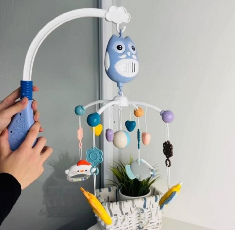 Детский мобиль карусель на кроватку с подвесками Голубой (погремушка, прорезыватели.) RT668-13