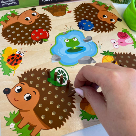 Дитяча настільна гра - сортер Їжачок (гральний кубик, дерев'яні голки)