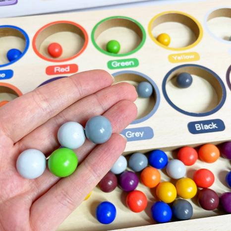 Дерев'яна логічна гра-сортер "Кольорові кульки". С 61683