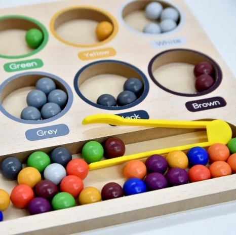Дерев'яна логічна гра-сортер "Кольорові кульки". С 61683