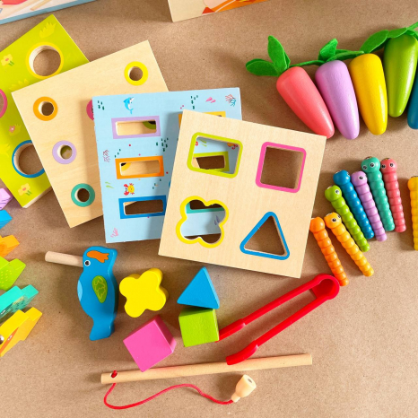 Дерев'яна іграшка багатофункцінальний куб Монтессорі 8 в 1