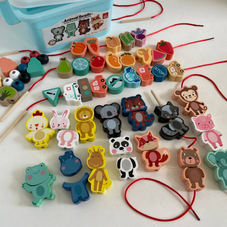 Дерев’яна шнурівка фігурки з транспортом, дорожніми знаками, тваринами, фруктами й овочами, в боксі, С 74433