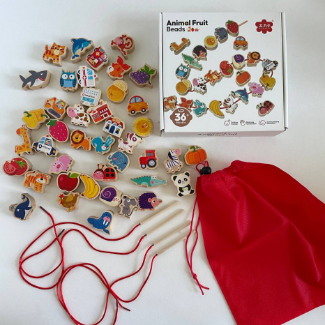 Дерев'яна шнурівка - намисто 42 фігурки та 4 шнурки з дерев'яною голочкою (тварини, фрукти, транспорт, цифри, букви) С 74473