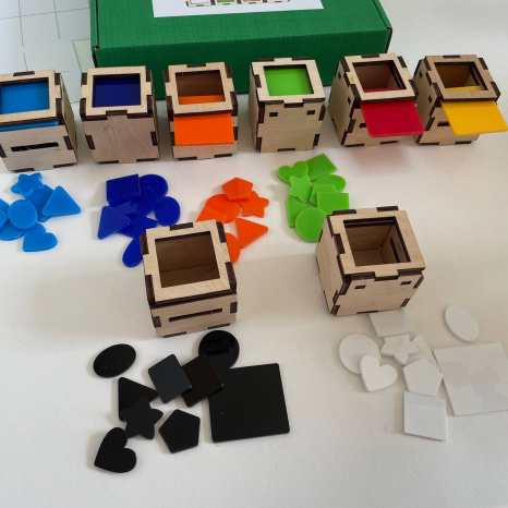 Дерев'яний сортер набір кольорових кубиків з віконцями та геометричними фігурами SP