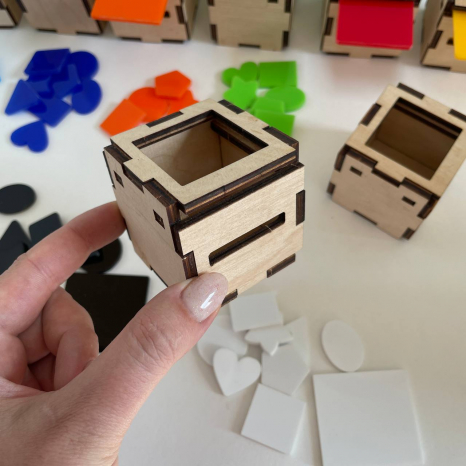 Дерев'яний сортер набір кольорових кубиків з віконцями та геометричними фігурами SP