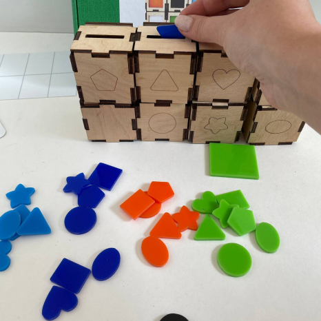 Дерев'яний сортер набір кольорових кубиків з віконцями та геометричними фігурами SP