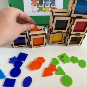 Дерев'яний сортер набір кольорових кубиків з віконцями та геометричними фігурами SP