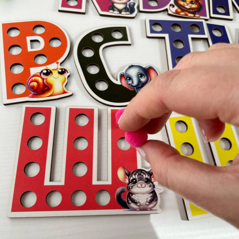 Деревянный Алфавит животные с помпонами для сортировки SP