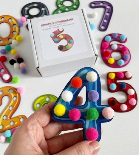 Деревянный сортер Цифры с помпонами ассорти SP