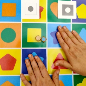 Нейротренажер. За трьома ознаками Кольорові фігури SP