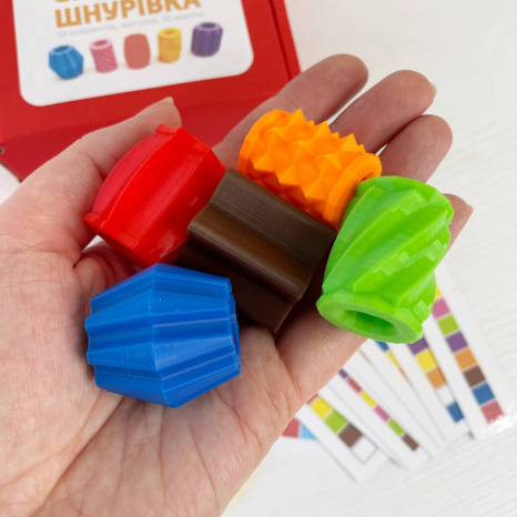 Сенсорна шнурівка з картками