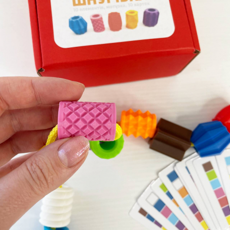 Сенсорна шнурівка з картками