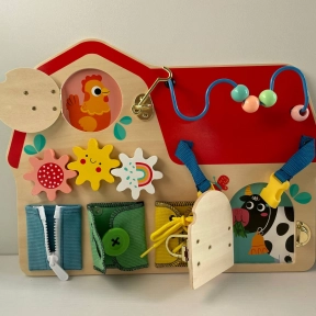 Дерев'яний бізіборд Будиночок з рухомими елементами TookyToy, TH642